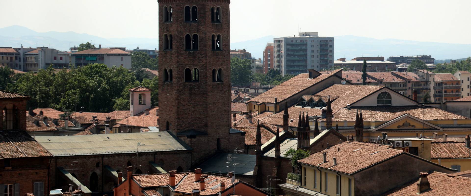 Basilica di Sant'Antonino (Piacenza), campanile 06 foto di Mongolo1984